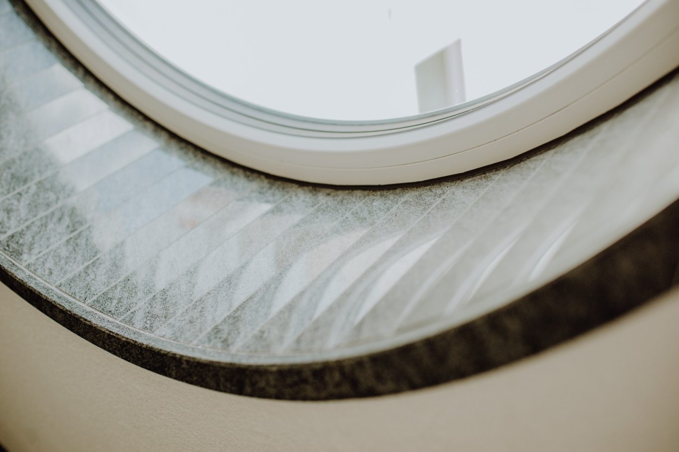 Runde Fensterbank nach Maß Runde Fensterbank nach Maß